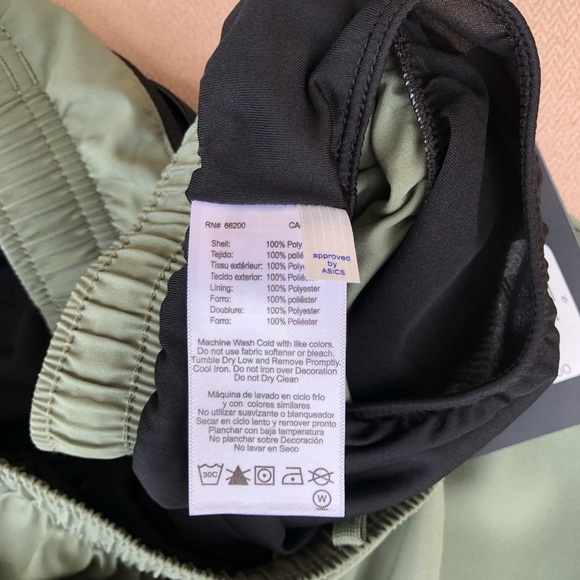 Asics Woven Green Running Shorts - 7”, Built-In Briefs Mens Size L - Picture 12 of 15